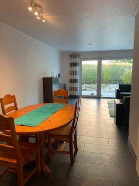 Foto - Haus mit Garten, Garage und Stellplatz