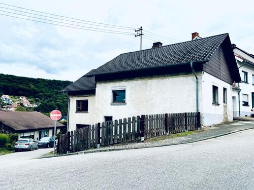 Foto - Freistehendes Ein-Zweifamilienhaus in Schmelz-Limbach - Potential