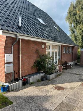 Foto - Wohnung mit Keller, Garten und Garage zu vermieten.