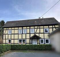Schönes gepflegtes Fachwerkhaus mit großem Grundstück - Sankt Augustin