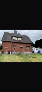 Foto - Freistehendes Ein Zwei Familienhaus