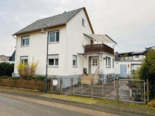 Foto - Freistehendes Einfamilien Haus mit Garten& Garage- zur Miete