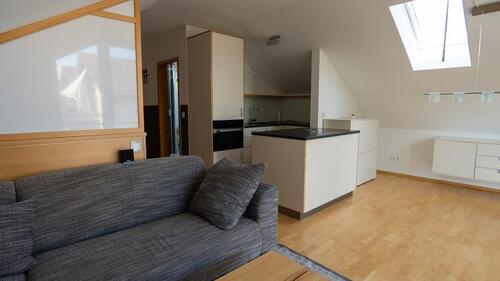 Foto - Geschmackvolle, vollst. renovierte 2-Raum-Dachgeschosswohnung