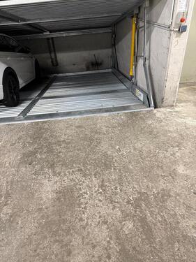 Foto - Maastrichter Straße Tiefgaragen Stellplatz auf einer Parkrampe