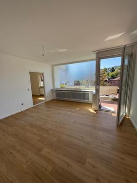 Foto - Top 4-Zimmer-Wohnung mit Kamin, Panoramafenster & großem Balkon in Obrigheim – 100 m²