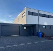 Doppelhaushälfte in Rühen mit Garage