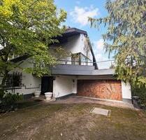 Großzügiges Einfamilienhaus mit Schwimmhalle - Berlin Reinickendorf
