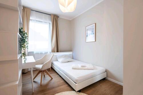 Foto - Erstbezug-neu renovierte WG-Jobcenter sehr erwünscht