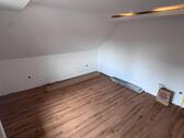 Foto - Frisch renovierte 2-Zimmer-DG-Wohnung (58 m²) - opt. mit Garage