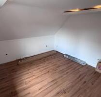 Frisch renovierte 2-Zimmer-DG-Wohnung (58 m²) - opt. mit Garage - Bergkamen