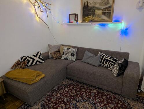 Foto - Großes, gemütliches Ecksofa - 100,00&nbsp;EUR Kaltmiete, ca.&nbsp; 20,00&nbsp;m&sup2;&nbsp;Wohnfl&auml;che