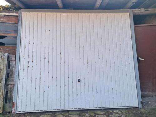 Foto - Garagen Tor mit Motor und Fernbedienung