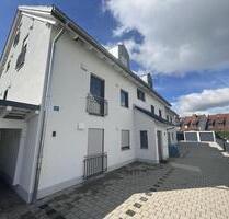 Helle, zentral gelegene 3-Zimmer-Wohnung im 1. OG mit Balkon - Ergolding