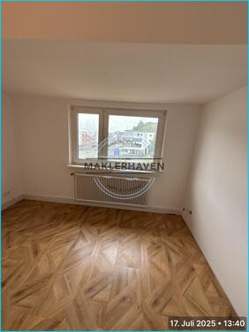 Foto - Dachgeschosswohnung, 3 Zimmer, in Renovierung. In Kürze