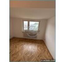 Dachgeschosswohnung, 3 Zimmer, in Renovierung. In Kürze - Wilhelmshaven Heppens