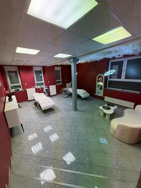 Foto - Liege in Kosmetikstudio zu vermieten