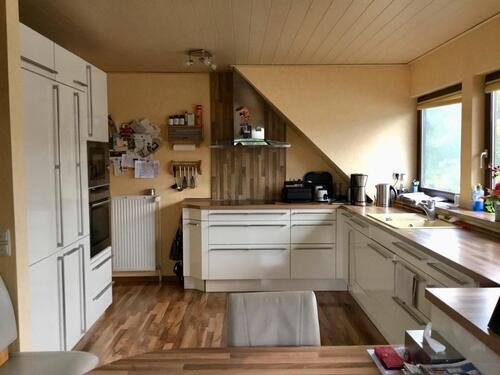 Foto - Ab 01.04.~3 Zimmer 110 qm + 30 qm Dachboden~Einbauküche~Balkon