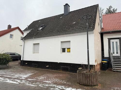Foto - Freistehendes Einfamilienhaus mit Anbau und Garten