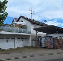 Großzügiges Einfamilienhaus mit 3 Garagen + Carport - Unterensingen