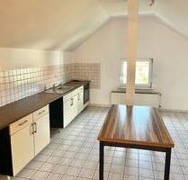 ERFURT - SÜD! Charmant geschnittene Dachgeschoßwohnung in der Clara-Zetkin-Straße