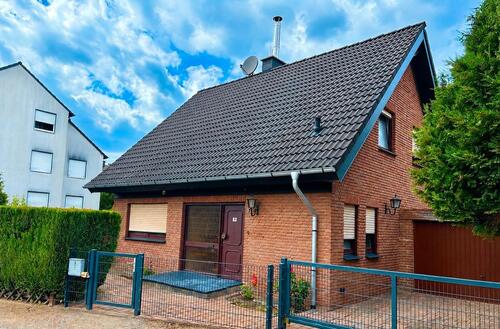 Foto - Einfamilienhaus Freistehend, Keller, Garage, Garten, Kamin