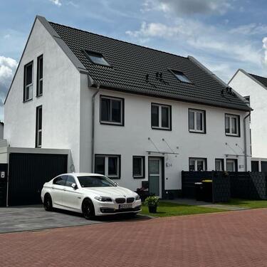 Foto - Traumhaus mit eigenem Pool: Doppelhaushälfte BJ21, Kamp-Lintfort