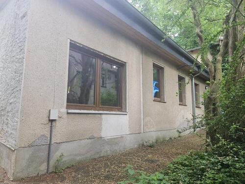Foto - Waldgrundstück mit Bürogebäude in sehr ruhiger Lage