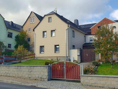 Foto - Von Privat: EFH mit kleinem Garten und guter Infrastruktur