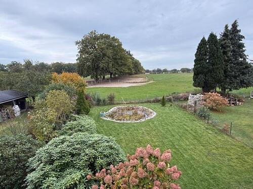 Foto - ! Neu renoviert ! DHH mit großem Grundstück und Blick über Pferdekoppeln *Doppelcarport*Teikeller