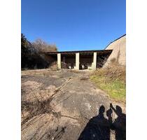 Hof mit 4 Carports zu vermieten - Artern