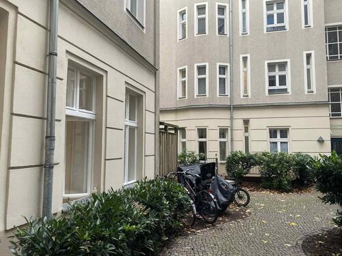 Foto - Komplett renovierte Altbau-EG-Wohnung mit 2,5 Zimmern (2 Schlafzimmer + Wohnküche)