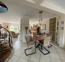 Verklinkerte Doppelhaushälfte mit Garten, Kamin & Garage – energi - Kerken