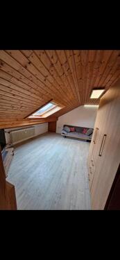 Foto - Gemütliche 2-Zimmer-Dachgeschosswohnung mit Einbauküche