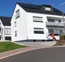 Helle 2-Zimmer-Dachgeschosswohnung mit Balkon in Petersberg