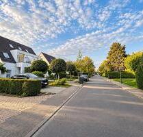 Großzügige 203 m² Maisonette-Wohnung mit Holzkamin und Balkon - Düsseldorf Lörick