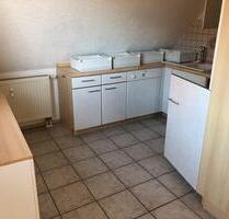 Gepflegte 3-Zimmer-DG-Wohnung mit Garage, Stellplatz und Keller - Langquaid