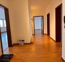 3,5 Zimmer auf 120m2, Einbauküche, Balkon, Gäste WC mit Dusche - Hildesheim Himmelsthür