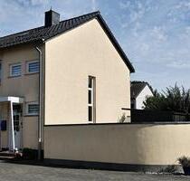 Gepflegtes Reihenhaus mit Garten und 4 Pkw-Stellplätzen - Bergheim Auenheim Gepflegtes Reihenhaus mit Garten und 4 Pkw-Stellplätzen - Bergheim Auenheim