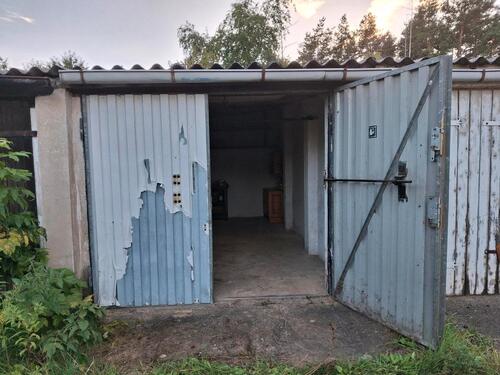 Foto - Garage mit Metalltor - 45,00 EUR Miete,
