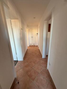 Foto - Wohnung 4 Zimmer ca 94qm - 900,00 EUR Kaltmiete,