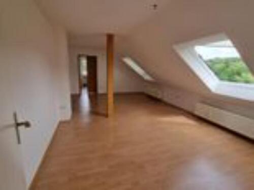 Foto - DG Wohnung im ruhigem + gepflegten Haus in grüner Lage + EBK