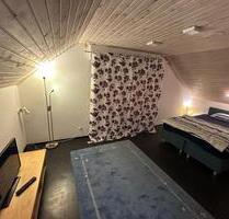 2 Zimmer Dachgeschosswohnung - 800,00&nbsp;EUR Kaltmiete, ca.&nbsp; 40,00&nbsp;m&sup2; in Niederkassel (PLZ: 53859)