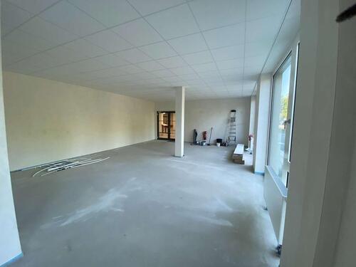 Foto - Büro oder Laden mit Schaufenster im Erstbezug