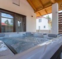 Modernes Ferienhaus mit Whirlpool & Klimaa am Balaton – bis zu 4 - Schweinfurt Bellevue