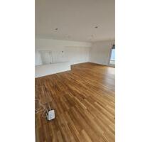 Wohnung zu vermieten! - 1.300,00&nbsp;EUR Kaltmiete, ca.&nbsp; 130,00&nbsp;m&sup2; in Riederich (PLZ: 72585)