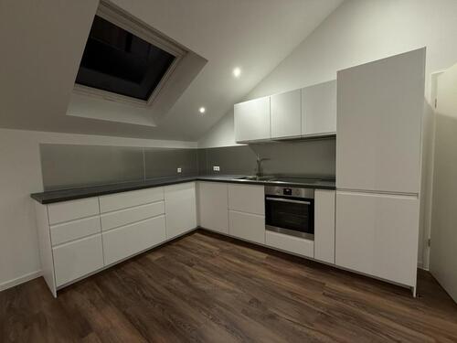 Foto - Modernen, komplett sanierten 3,5-Zimmer-DG-Wohnung mit Klimaanlage, Einbauküche, Tiefgarage