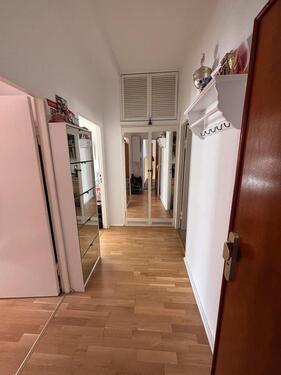 Foto - 2 Zimmer Wohnung (saniert, 57 m 2, Balkon, möbiliert)