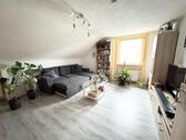 Foto - Charmante 4-Zi. DG-Wohnung mit eigenem Garten+Garage+Stellplatz!!