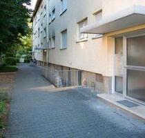 Sanierte 2 Zimmerwohnung mit Tageslichtbad und Balkon - Frankfurt am Main Fechenheim