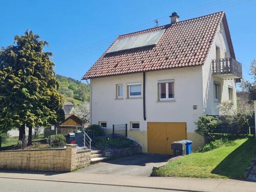 Foto - Idyllisches Wohnglück: Charmantes Einfamilienhaus mit Traumgarten